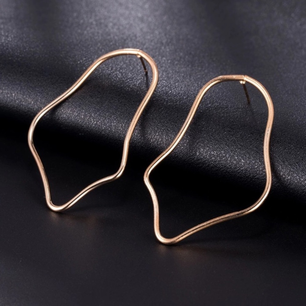 🔸 NWOT Gold Tone Irregular Artsy Earrings